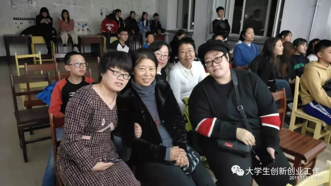 “人民藝術團”民謠專場彙報演出彰顯青春風采 “人民藝術團”民謠專場彙報演出彰顯青春風采