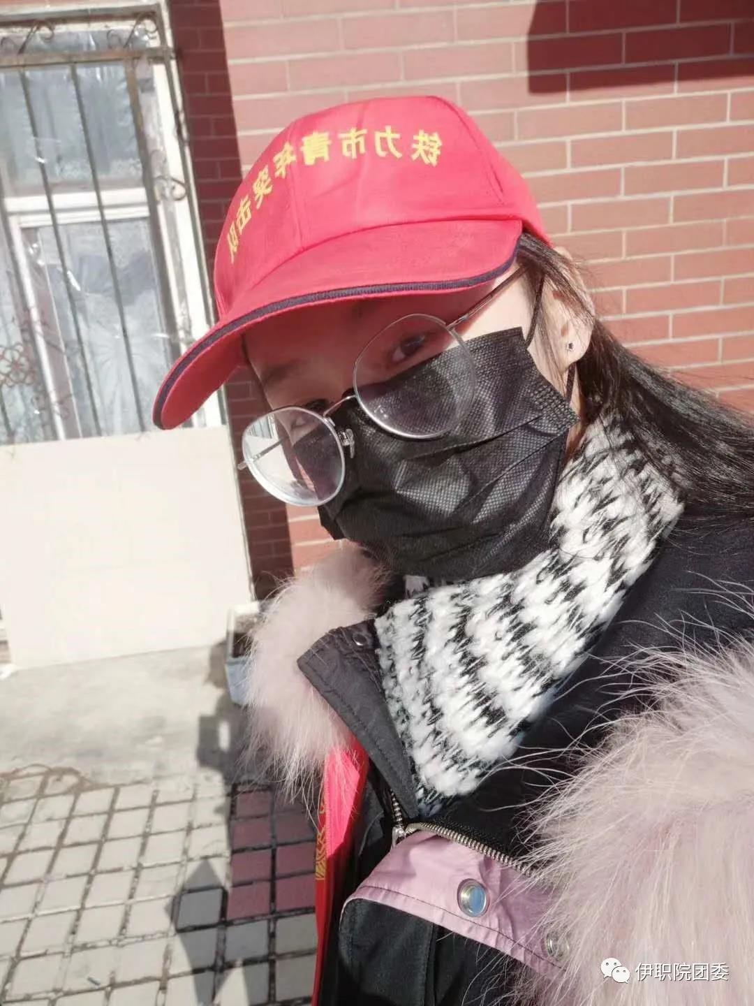 職院學子用實際行動踐行“雷鋒”精神 職院學子用實際行動踐行“雷鋒”精神