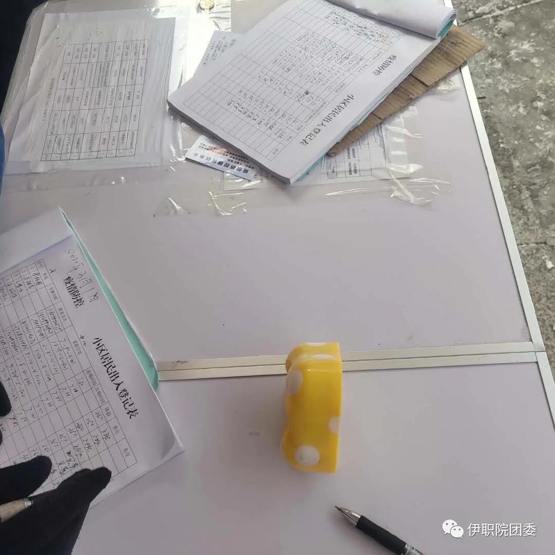 職院學子用實際行動踐行“雷鋒”精神 職院學子用實際行動踐行“雷鋒”精神
