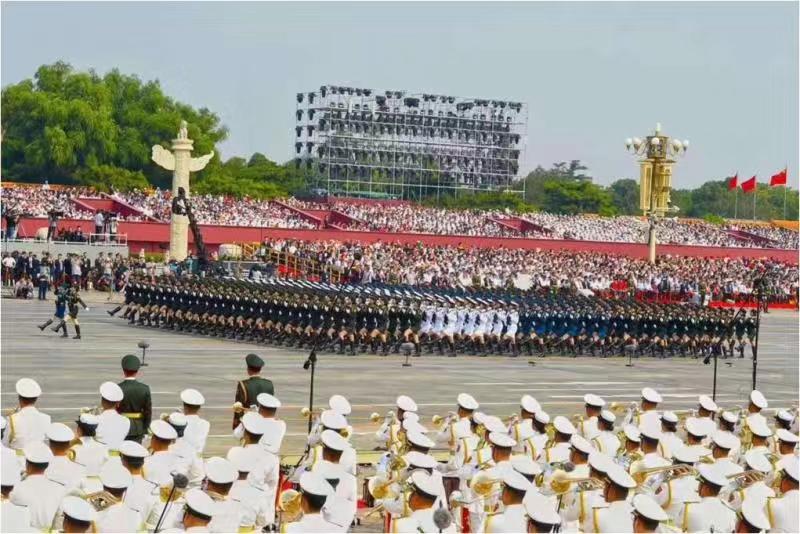 參加新中國70周年閱兵女兵方隊李玲玲同學載譽返校 參加新中國70周年閱兵女兵方隊李玲玲同學載譽返校