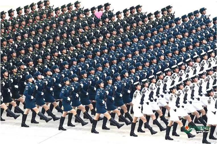參加新中國70周年閱兵女兵方隊李玲玲同學載譽返校 參加新中國70周年閱兵女兵方隊李玲玲同學載譽返校